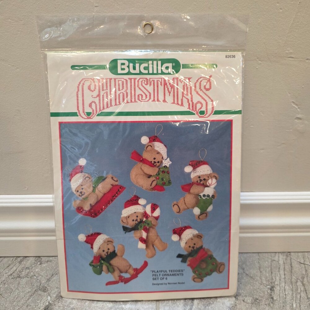 Bucilla Joyful Bears Felt Ornaments Kit New Christmas Makes 6 Vintage 82636